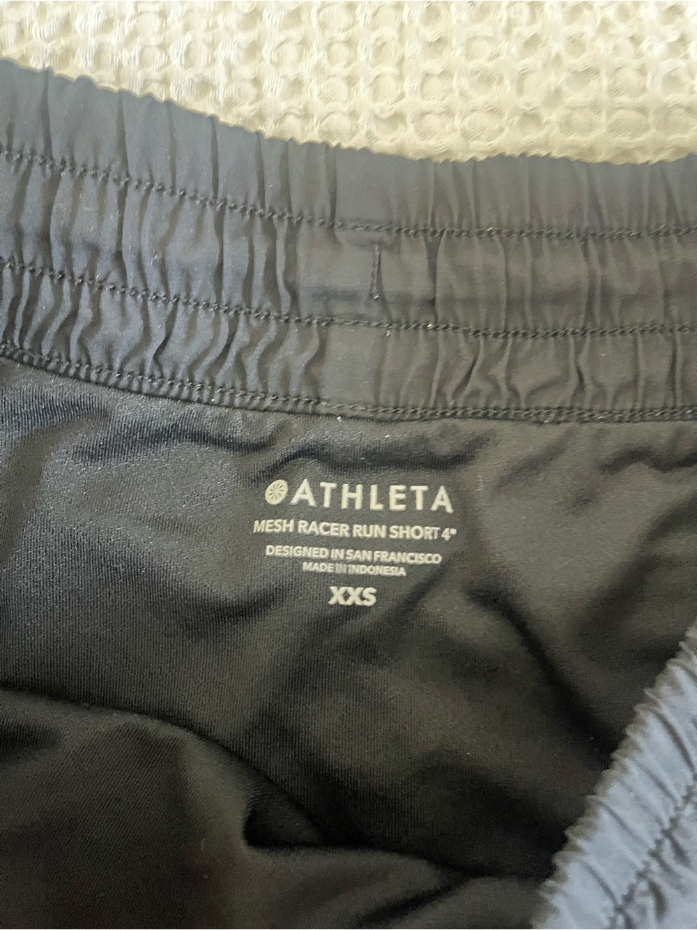 Athleta Mesh Racer Run Mid Rise 4" Short - Picture 6 of 7